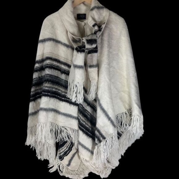 Artesia Peru 100 Percent Poncho Vintage Black/Grey White Button One Size - Picture 1 of 7